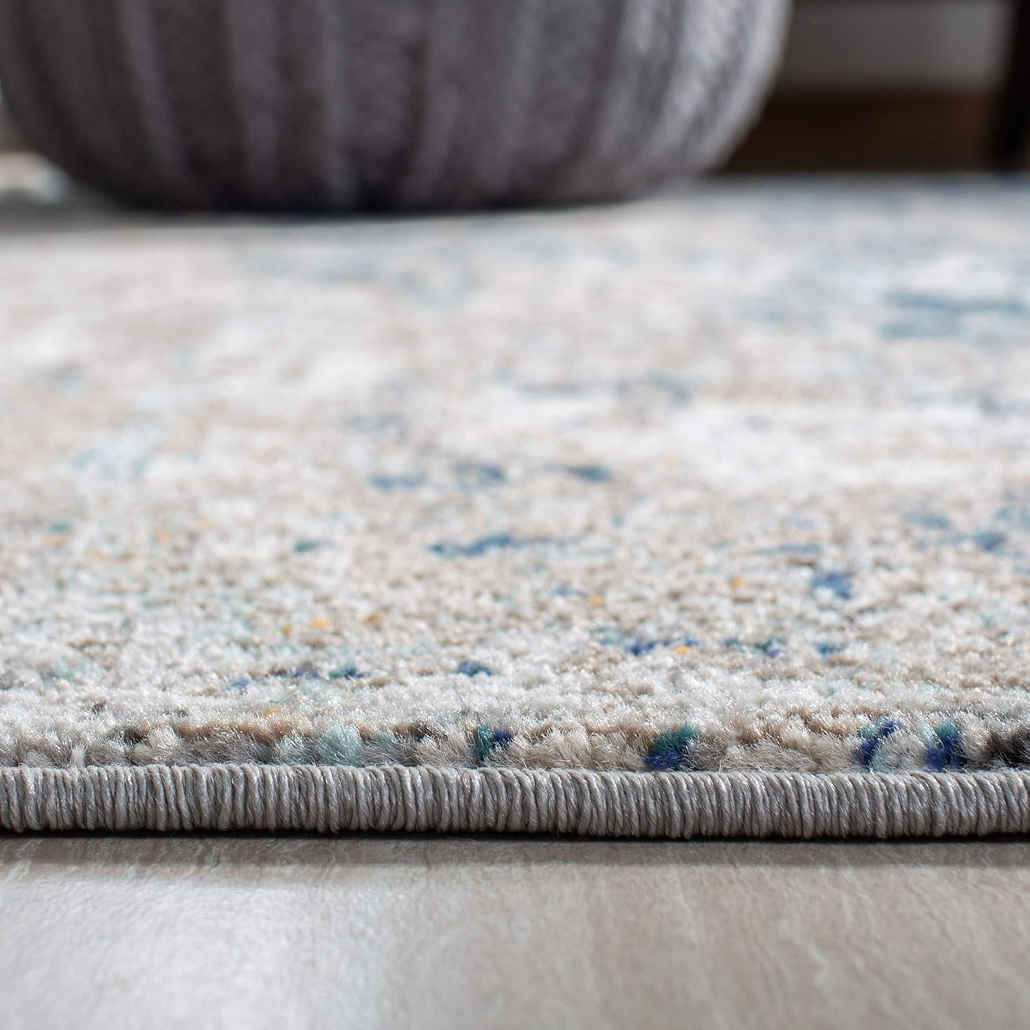SAFAVIEH Madison 6′ x 9′ Grey & Blue Abstract Area Rug, Easy Care, Non-Shedding