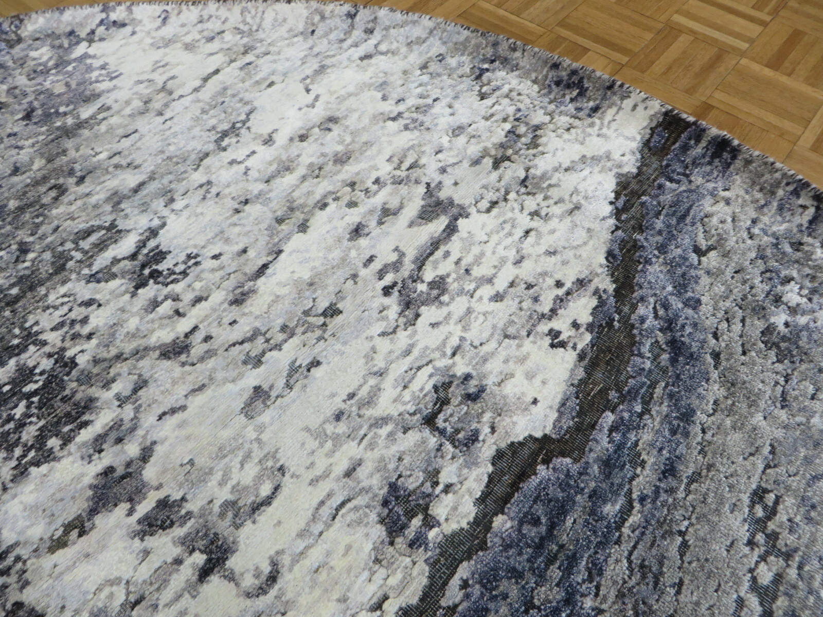 7’8 x 7’10 Round Hand Knotted Fine Modern Abstract Oriental Rug With Silk G8307