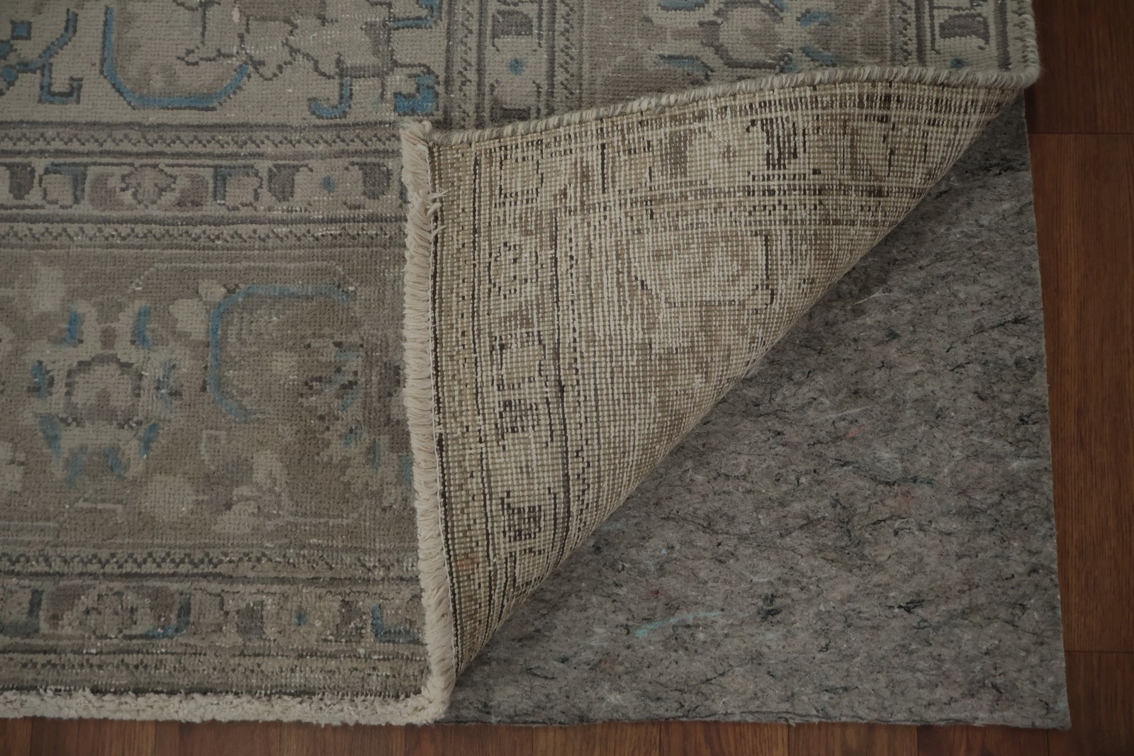 Vintage Distressed Beige Rug Adding Timeless Sophistication to Interiors 8×11