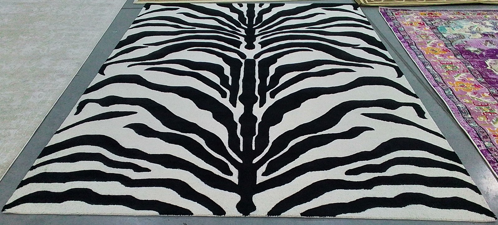 IVORY BLACK 8′-0″ x 10′-0″ Broken Thread Rug, Reduced Price 1172797469 CAM709Q-8
