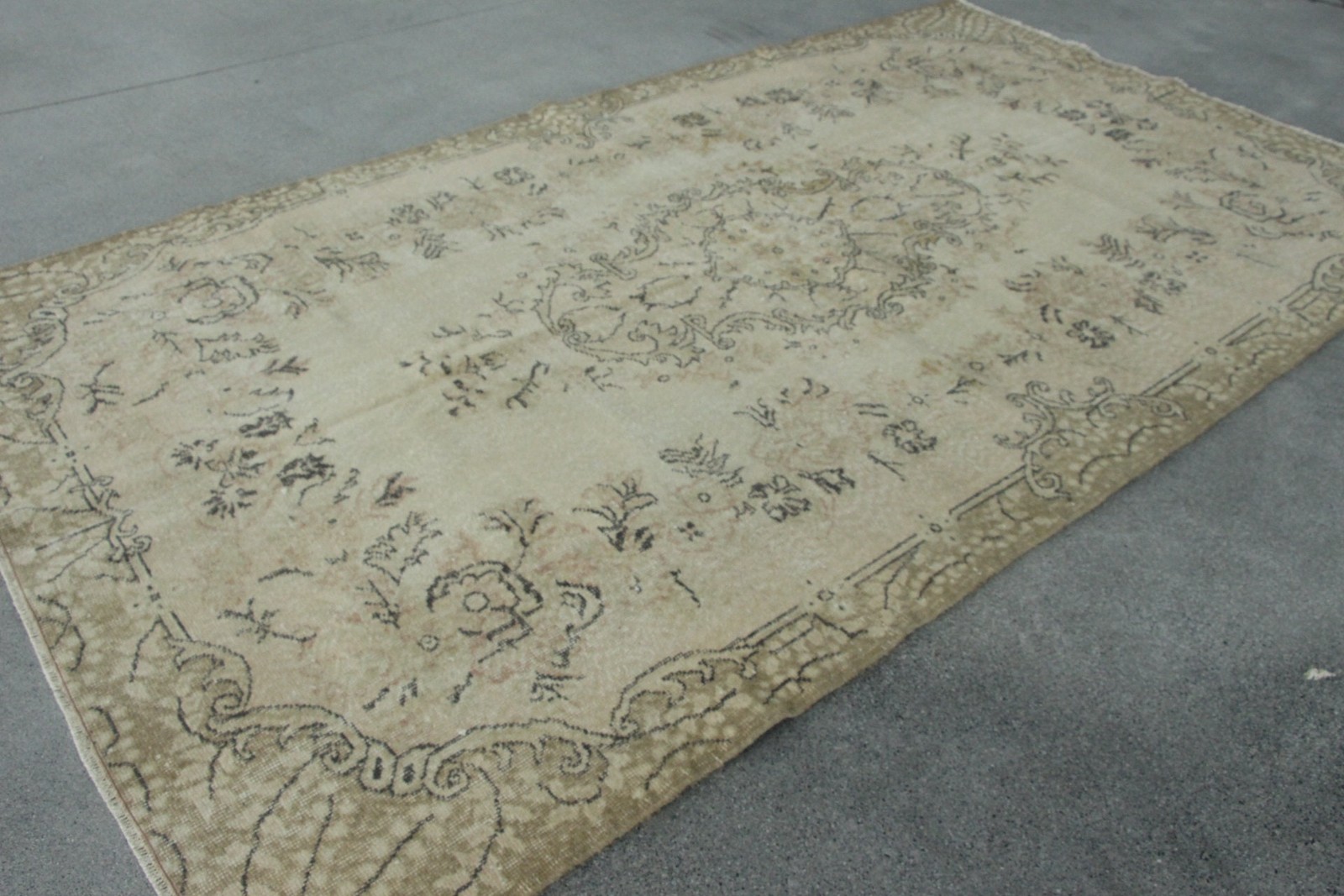 Turkish Large Rug 5,3×9,4 ft (163×288 cm), Vintage Gray Animal Print Wool Rug