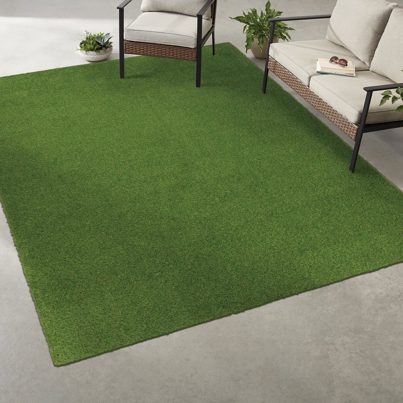 Outdoor Green Faux Grass Rug Pet-Friendly Durable Easy Clean All-Weather Use