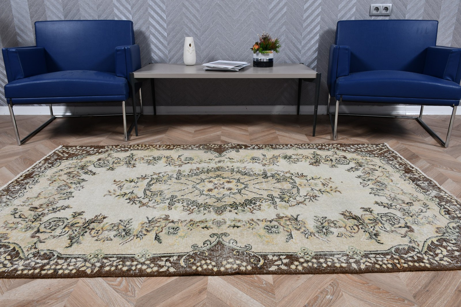 Vintage Turkish Rug 4×6,6 ft (122×201 cm), Brown Oriental Wool Rug