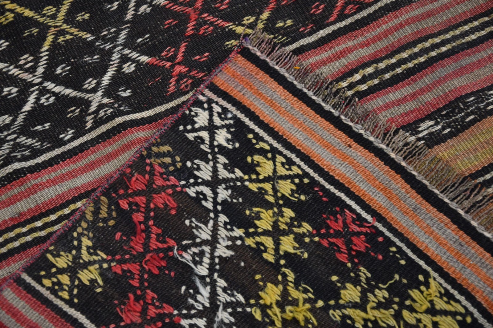 Vintage 4,3×6,1 ft Rug, Area Turkish Rug, Black Red Floral Rug