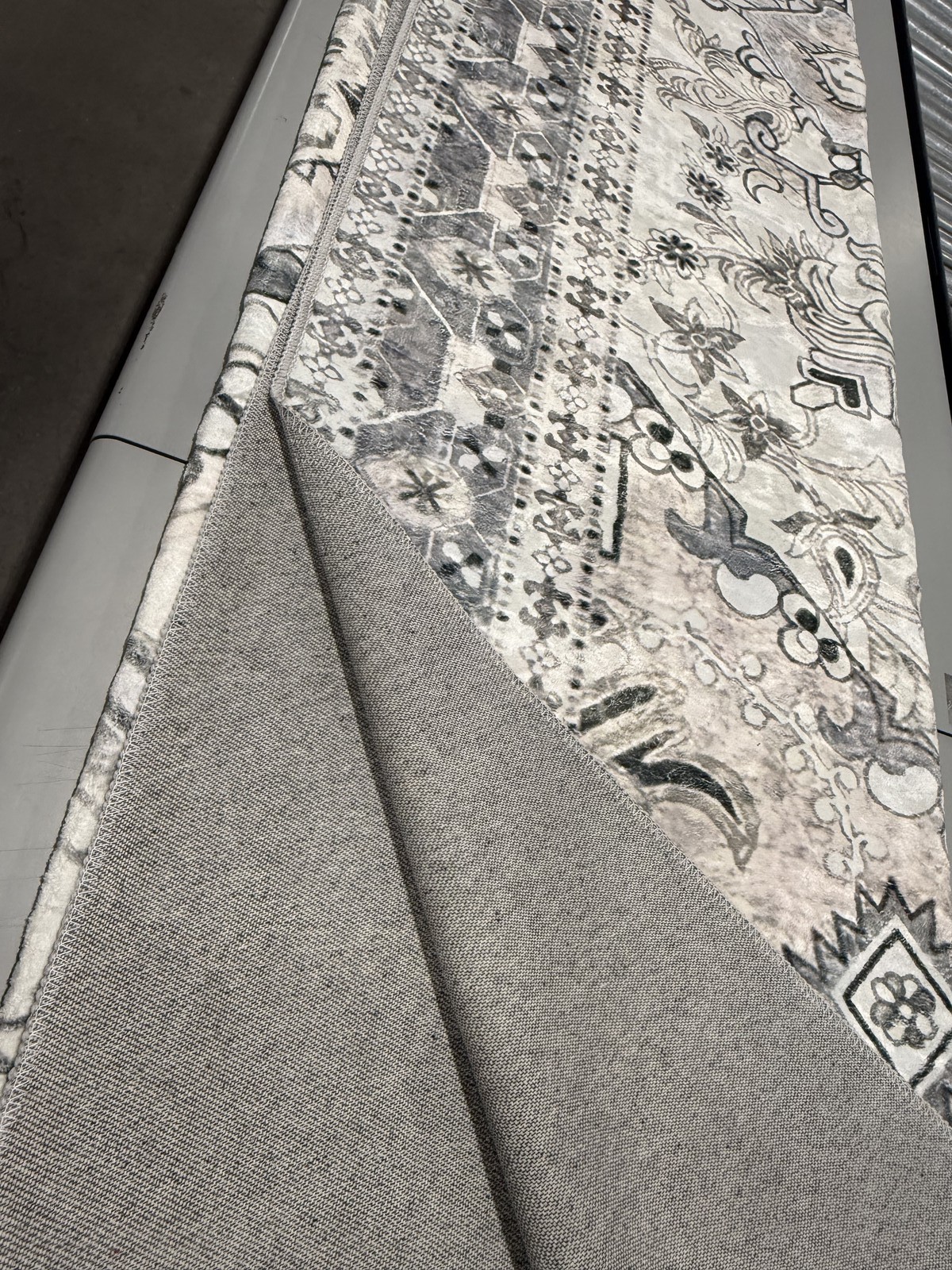 KATHY IRELAND HOME FLANNEL PRINTED AREA RUG 8FT BY 10FT – IVORY TAPESTRY