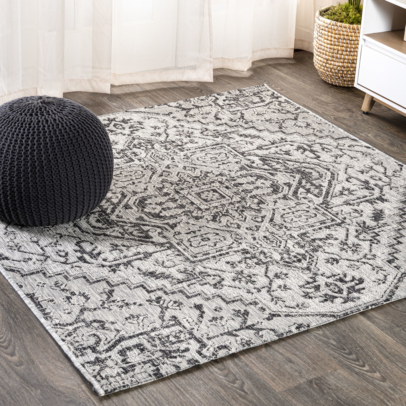 JONATHAN Y Lighting SMB105-5SQ Santa Monica 5-1/4′ x 5-1/4′ – Grey