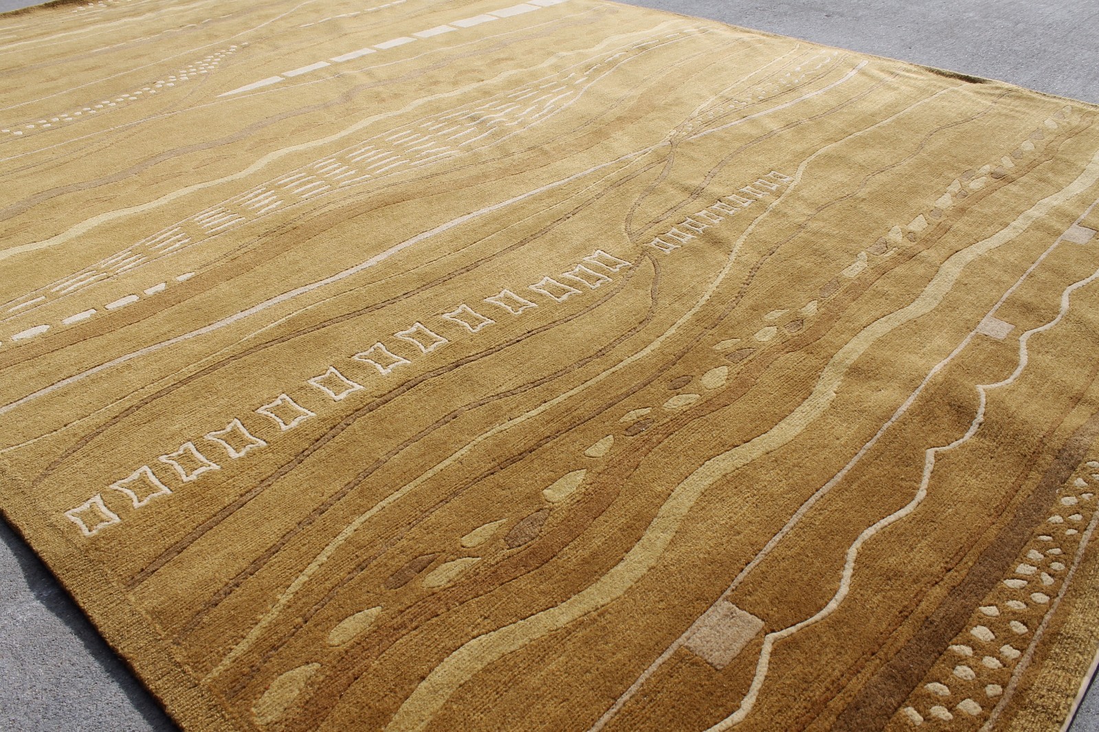R0235 Gorgeous Color Fine Tibetan Woolen Area Rug 6′ x 9′ Hand knotted in Nepal