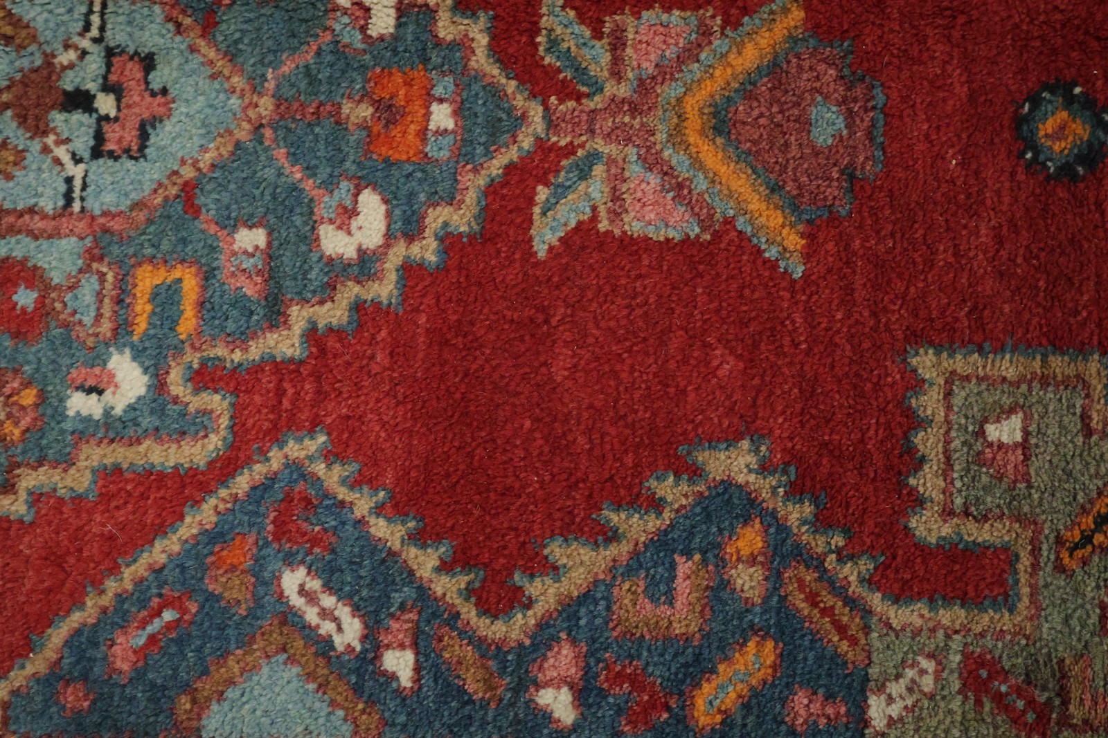 Classic Vintage 4×7 All-Over Geometric Rug in Elegant Red Navy Design
