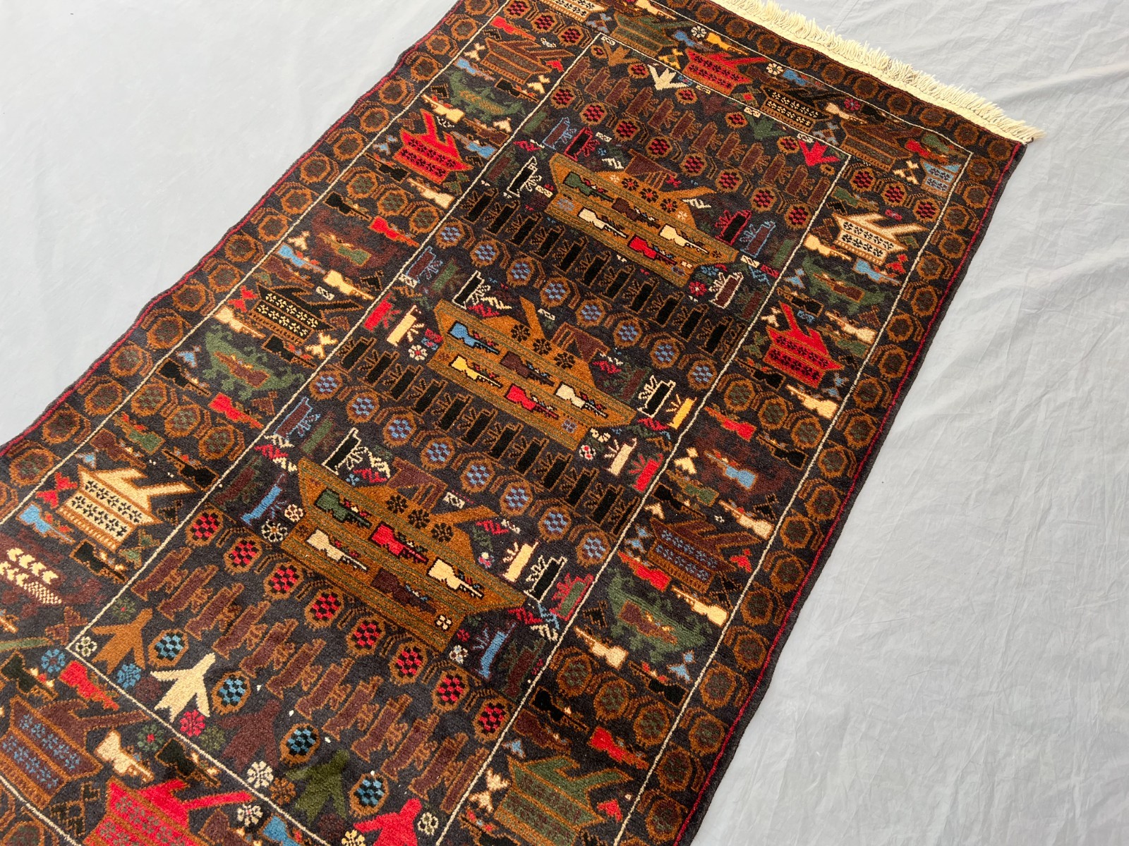 3’9 x 6’6 Ft Detailed Afghan Baluchi War Rug – Pictorial Weapons Motif Tribal