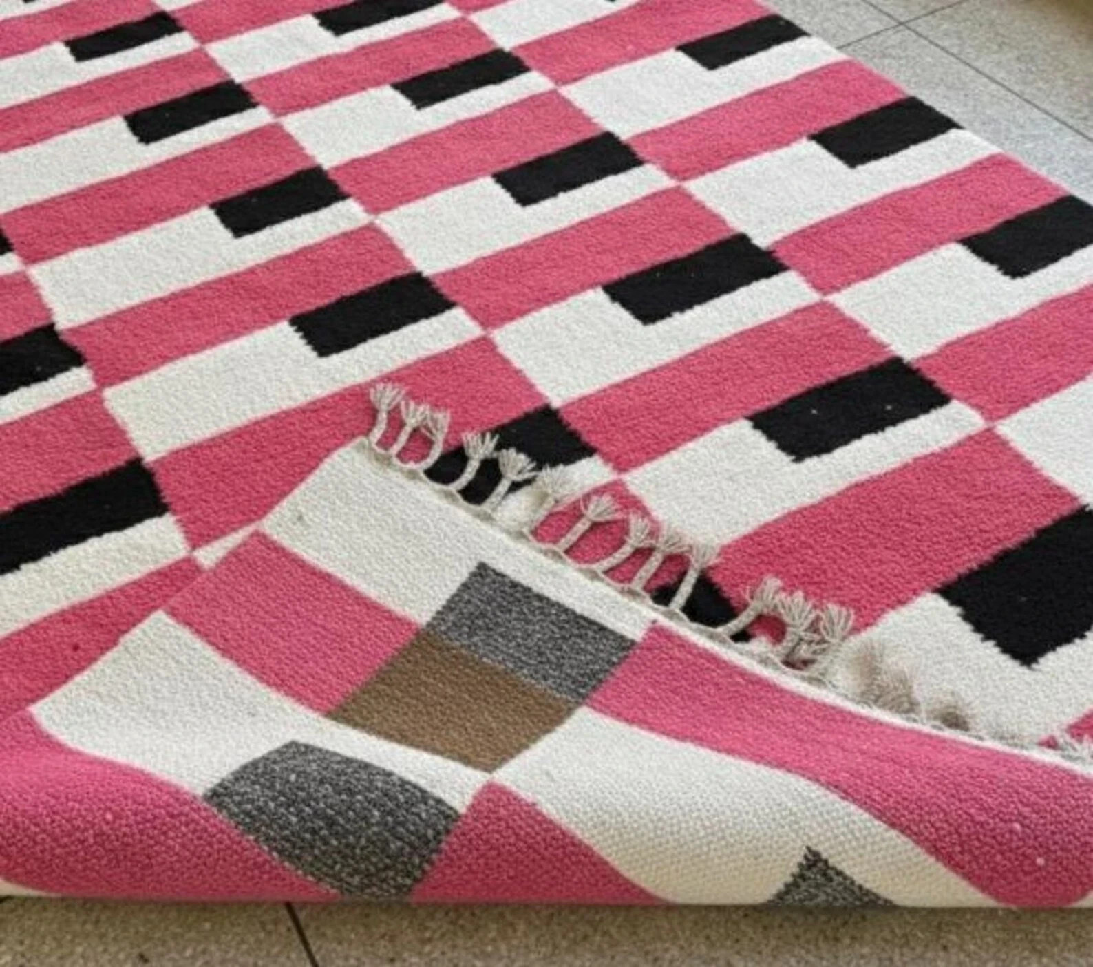 Modern Moroccan Berber Wool Rug Color Pink White Black Handmade Carpet Rug