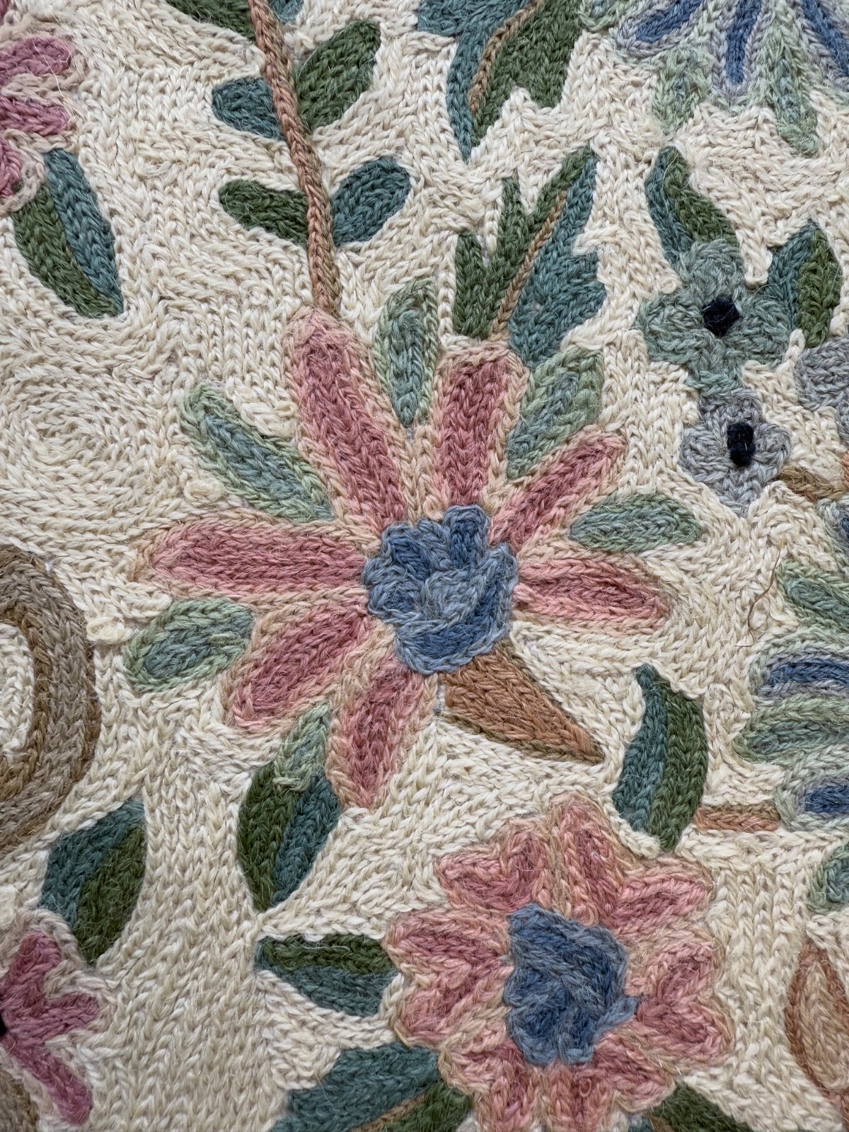 Vintage Beautiful Hand Wool Embroidered Kashmiri Chain Stitch Rug Carpet