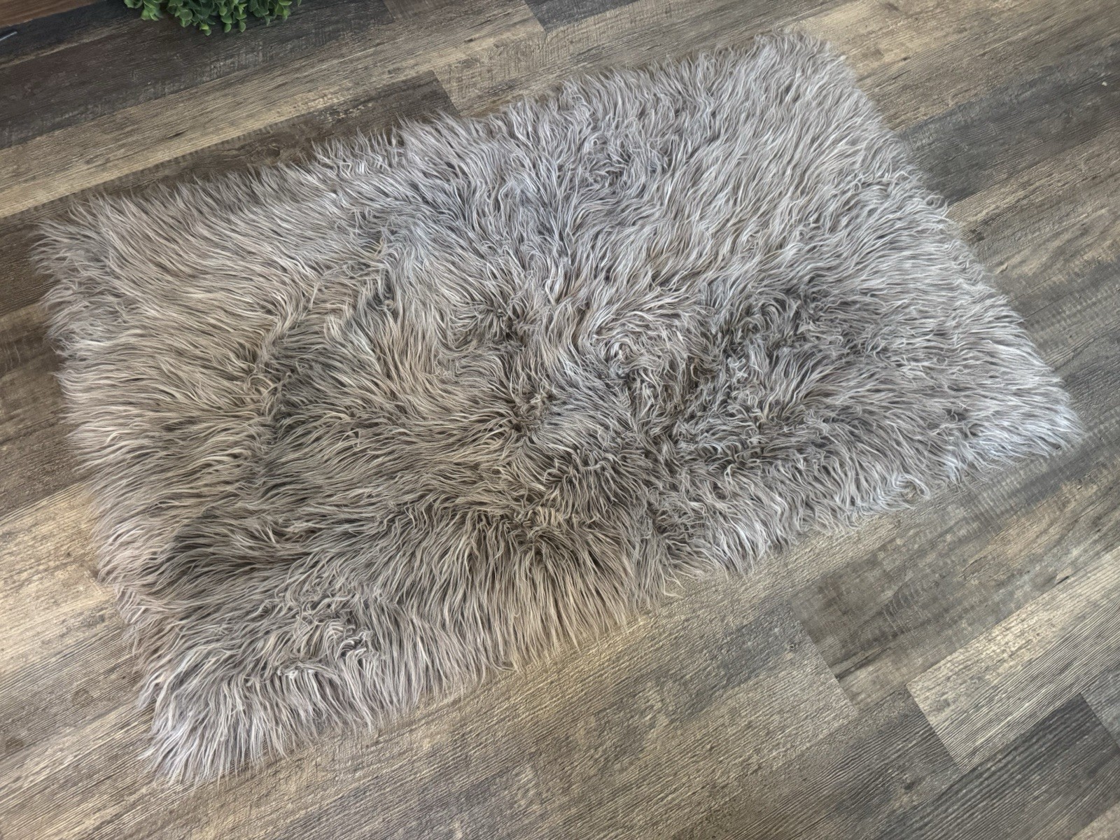 Gray Long Hair Faux Sheepskin Accent Rug 25×45 Plush Shag Fur Area Rug