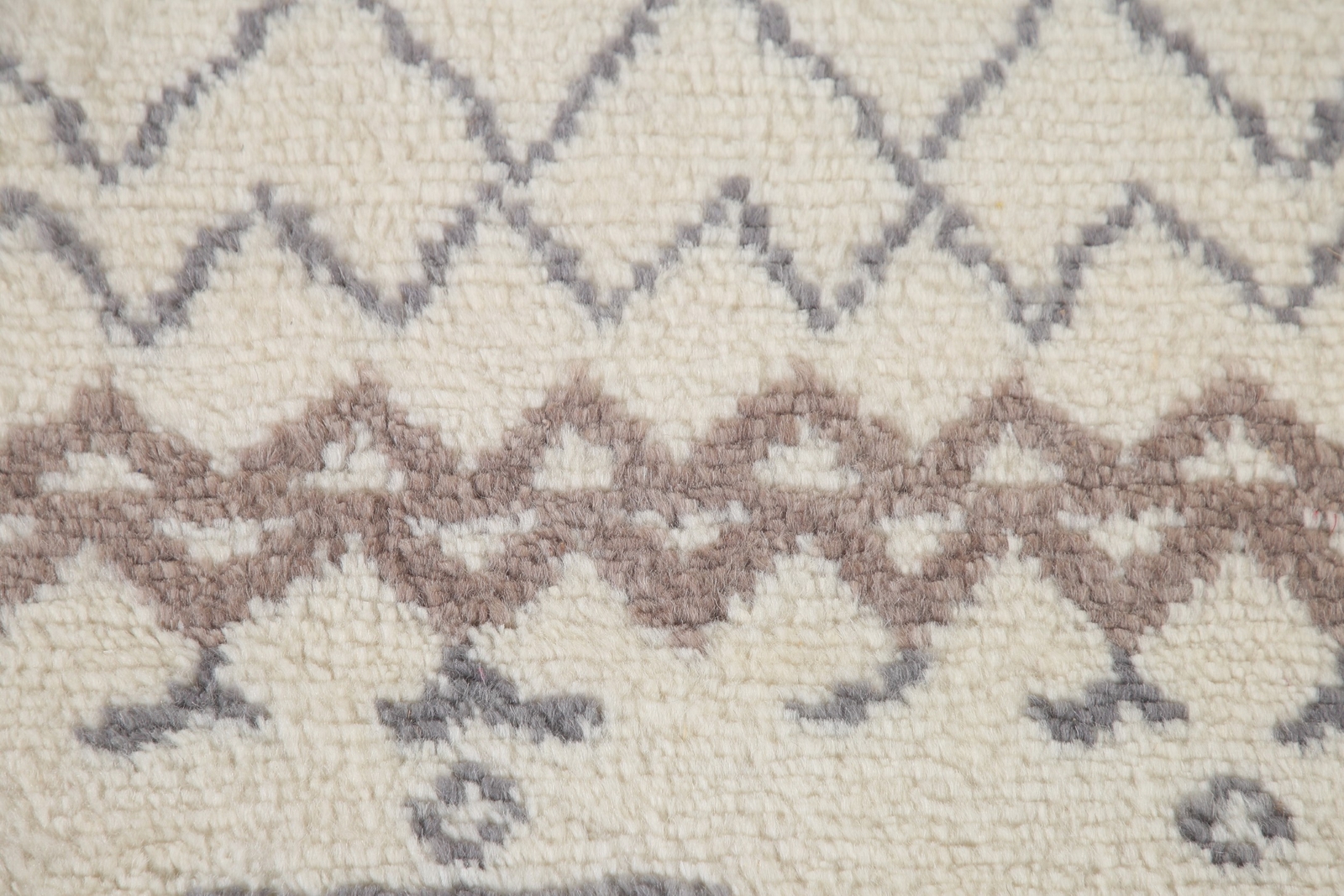 Modern Handmade Luxury Hand-Knotted Moroccan Wool Accent Rugs 5×8 ft