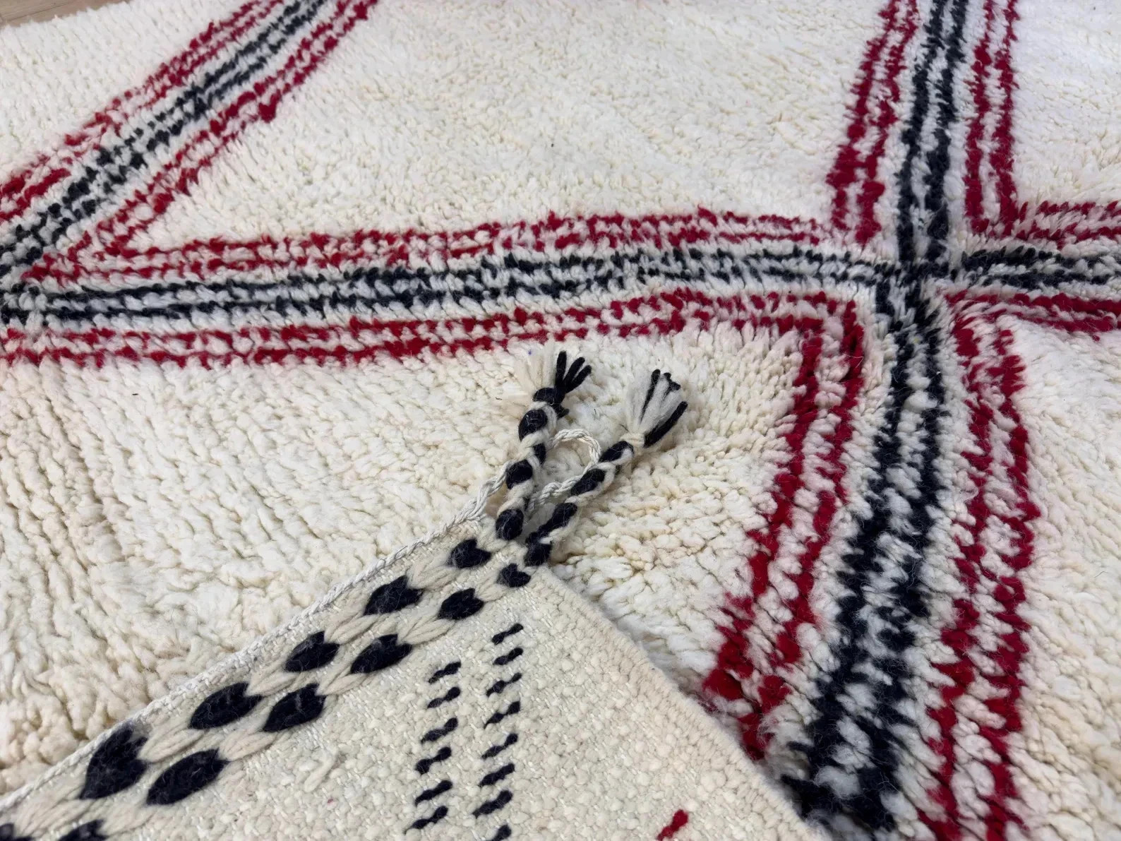 Moroccan Berber Beni Ourain Wool Rug Color White, Black and Red Design Carpet Ru