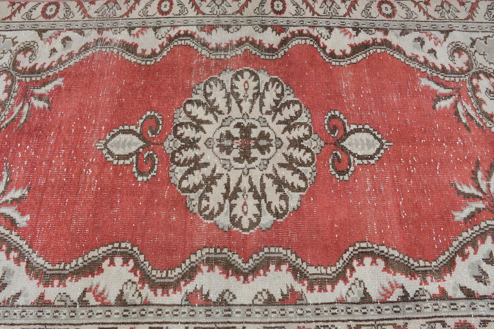 Turkish Rug 4,6×7,7 ft (140×235 cm), Red Floral Vintage Rug