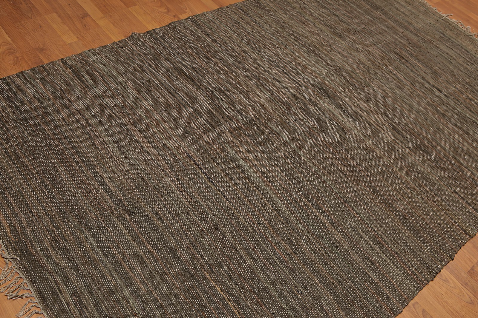 5’6″ x 9’2″ Contemporary Flat Pile 100% Leather Hand Woven Area Rug Charcoal