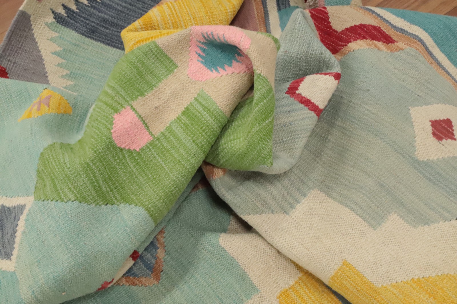 Vibrant Flat-weave Large Kilim Rug 10×13 Bringing Brightness to Any Room