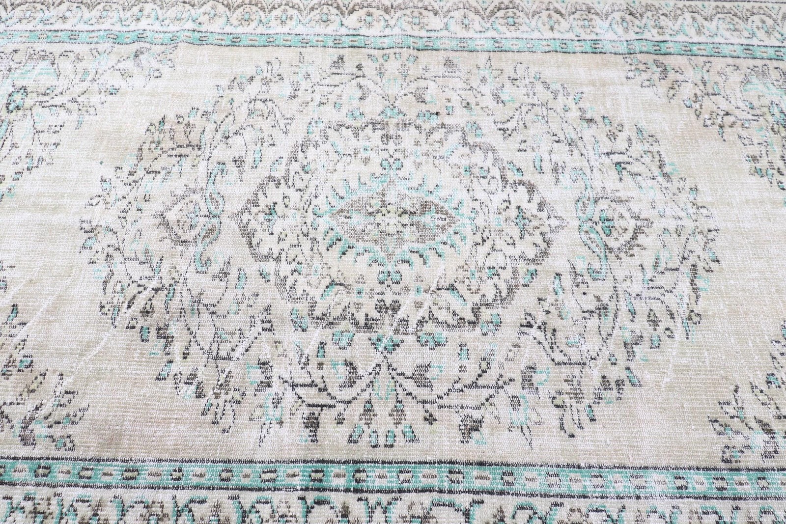 Vintage 5,6×8,5 ft Rug, Turkish Rug, White Rug Wool