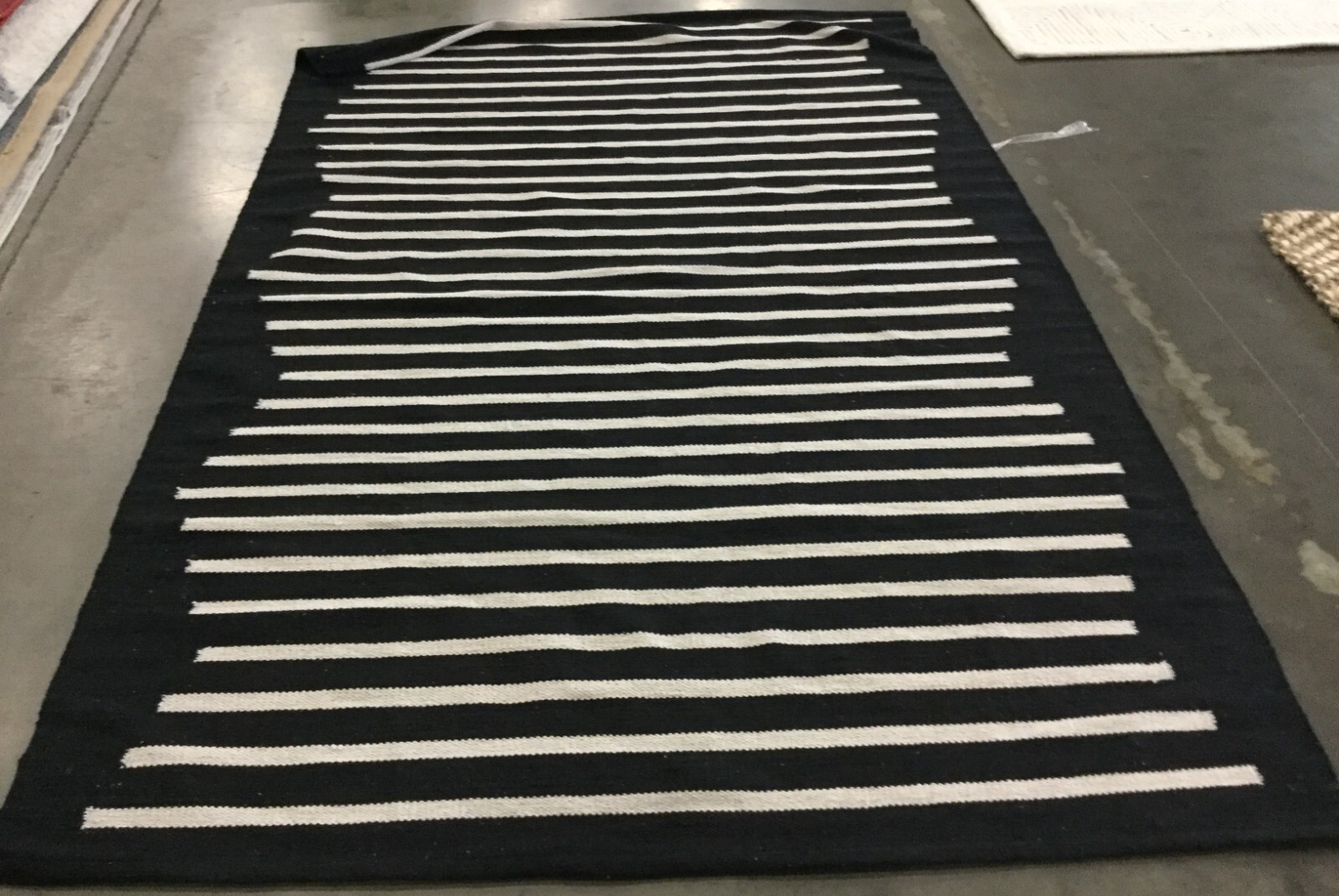 BLACK / IVORY 5′-0″ x 8′-0″ Back Stain Rug, Reduced Price 1172668621 MTK313Z-5