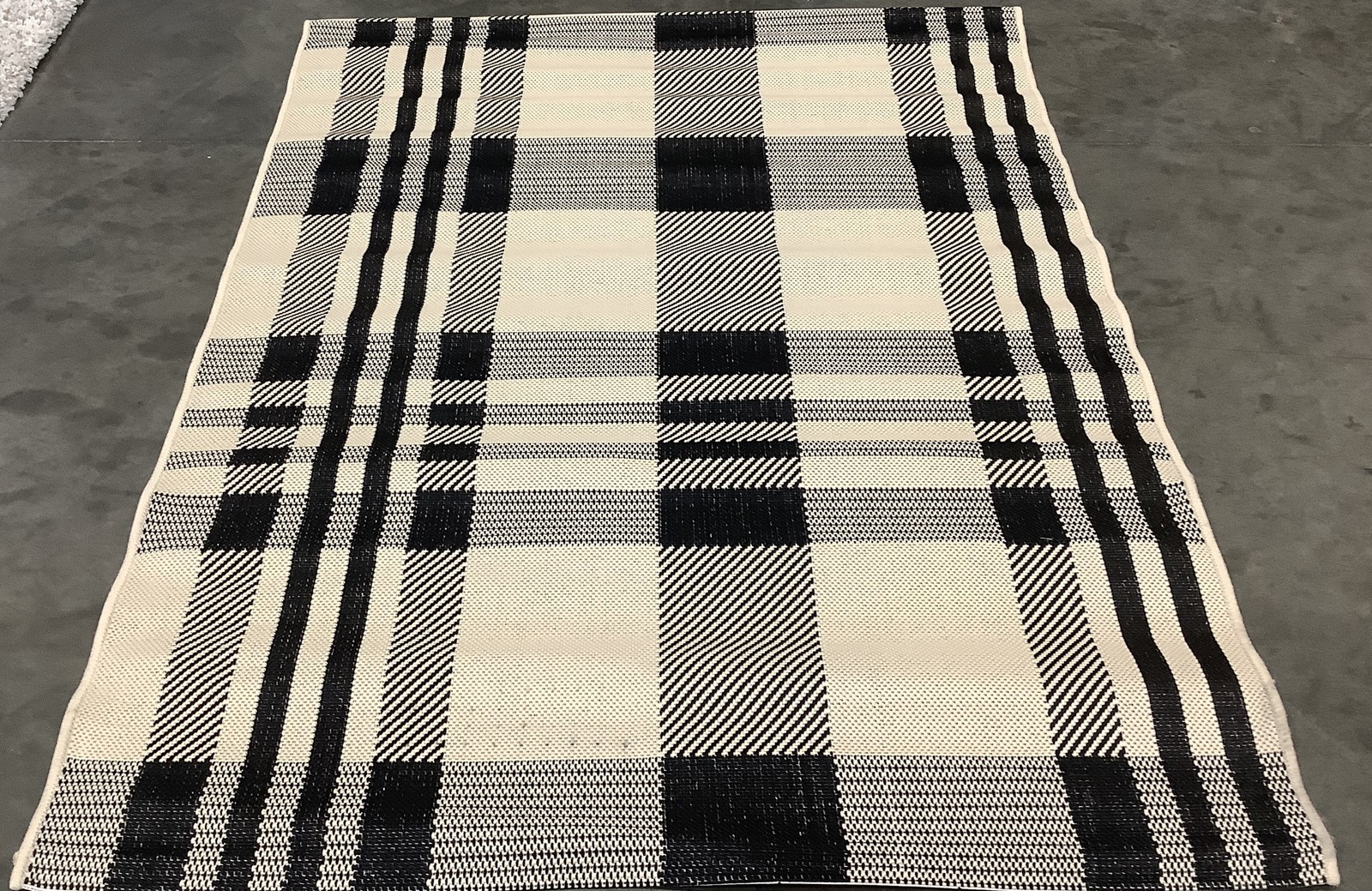 BLACK BONE 4′-0″ x 5′-7″ Binding Stain Rug Reduced Price 1172685207 CY6201-216-4