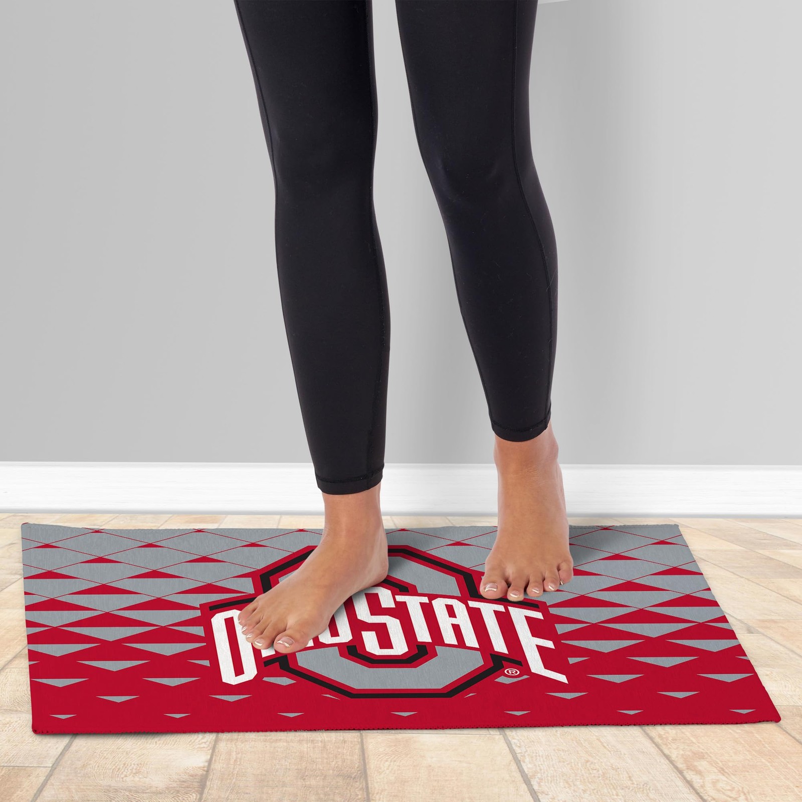 Northwest Ncaa Ohio State Buckeyes Washable Rug 20 X 32 Inches Dropzone A30
