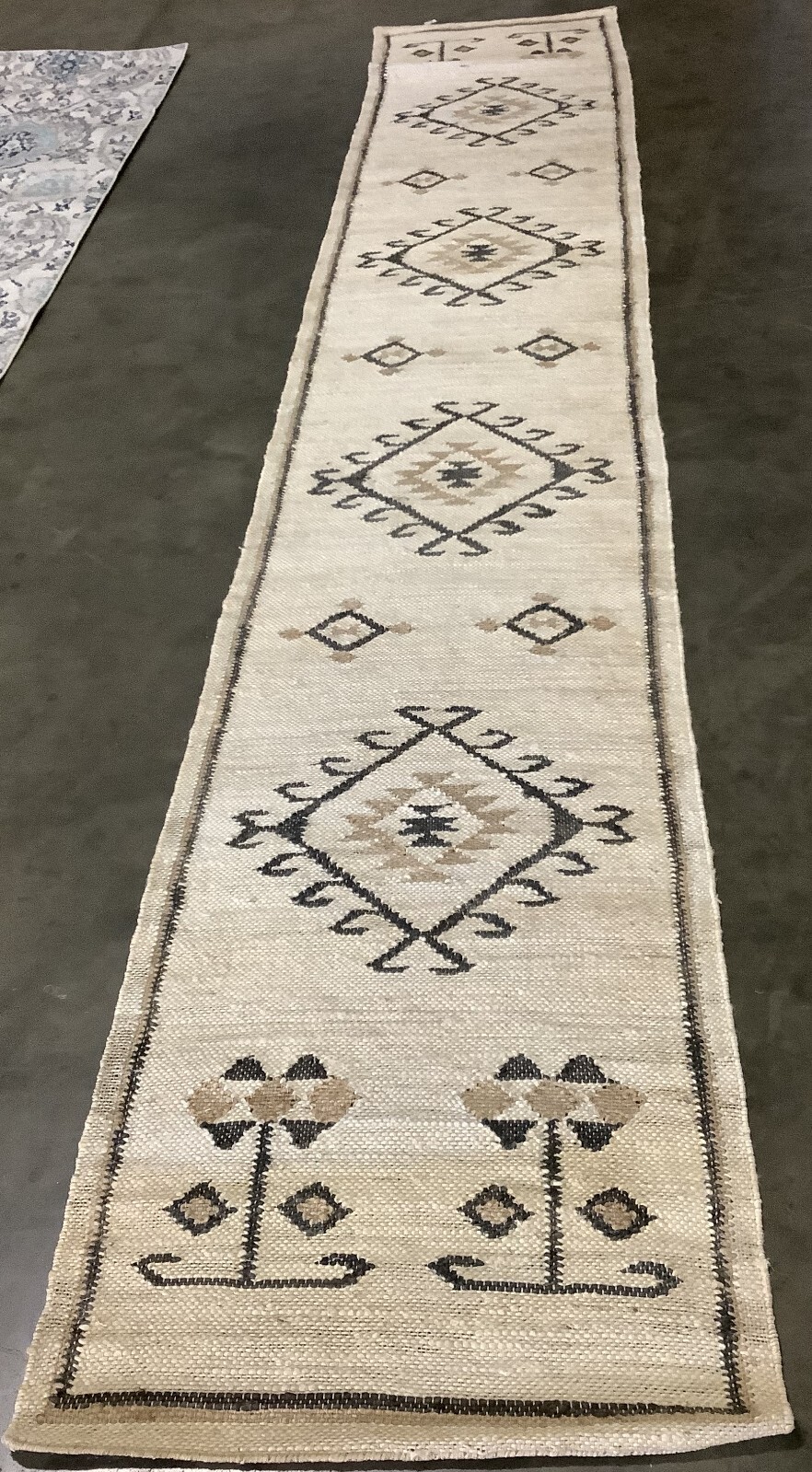 IVORY / BLACK 2′-3″ x 13′-0″ Flaw in Rug, Reduced Price 1172670748 KLM762A-213