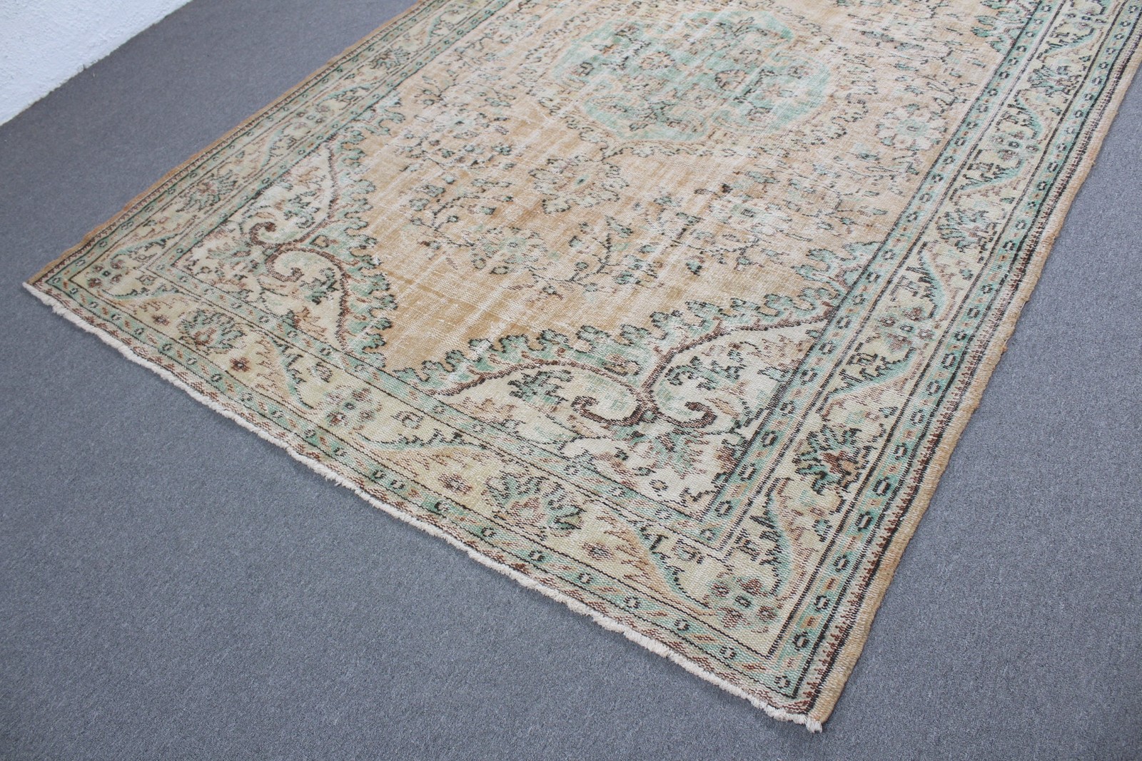 Vintage Turkish Rug 6,3×9,1 ft (191×276 cm), Green Wool Rug