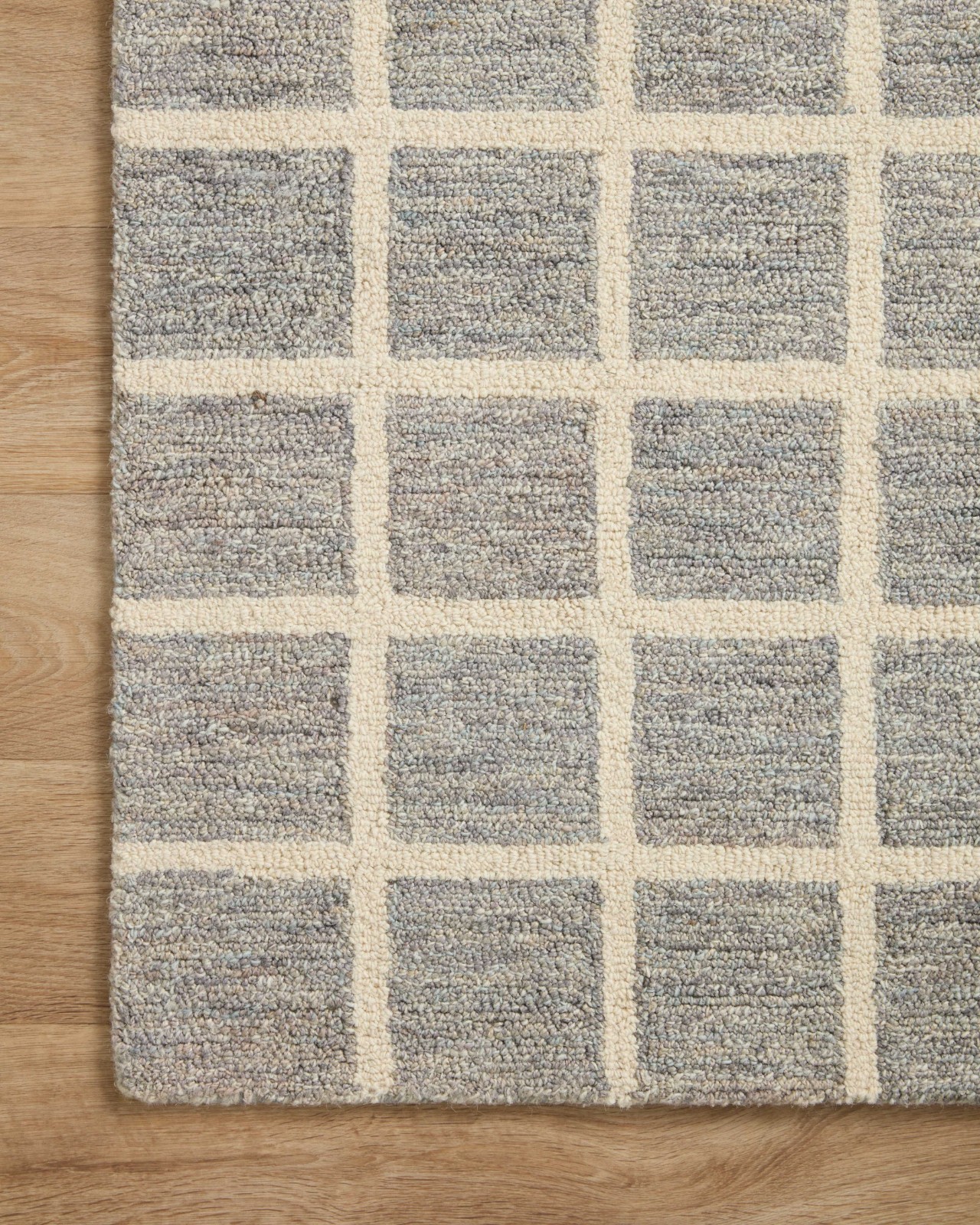 Slate/Ivory 2′-6″ x 7′-6″ Area Rug, Suitable For Various Room Layouts