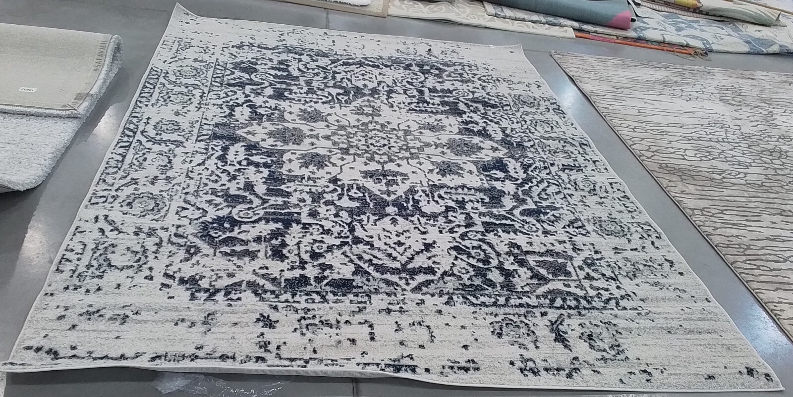 CREAM / NAVY 8′ X 10′ Back Stain Rug, Reduced Price 1172761402 MAD603D-8