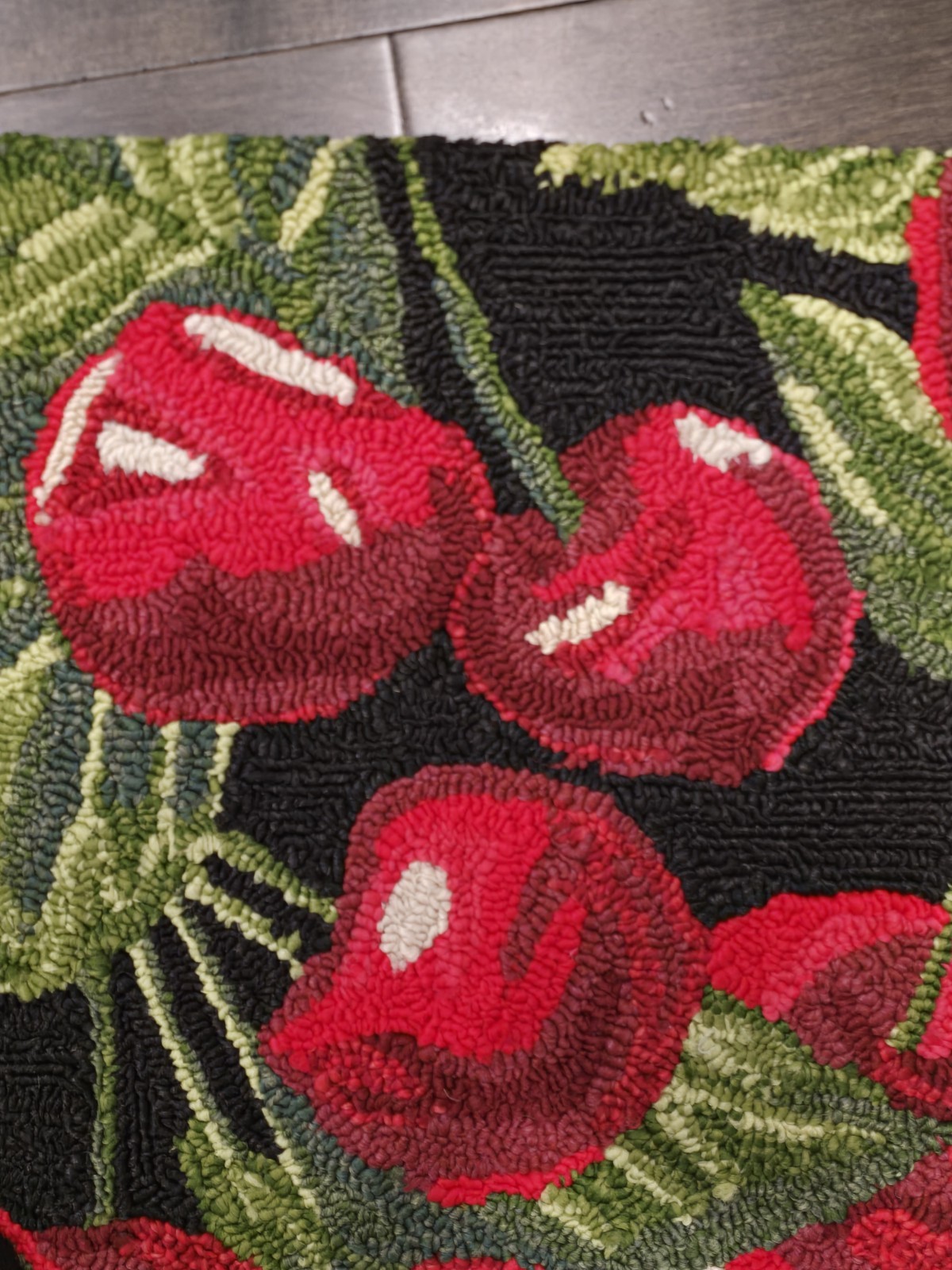 Spring Hooked Accent Rug, 22” x 38” Cherries NEW WITH TAGS memory foam underfoot