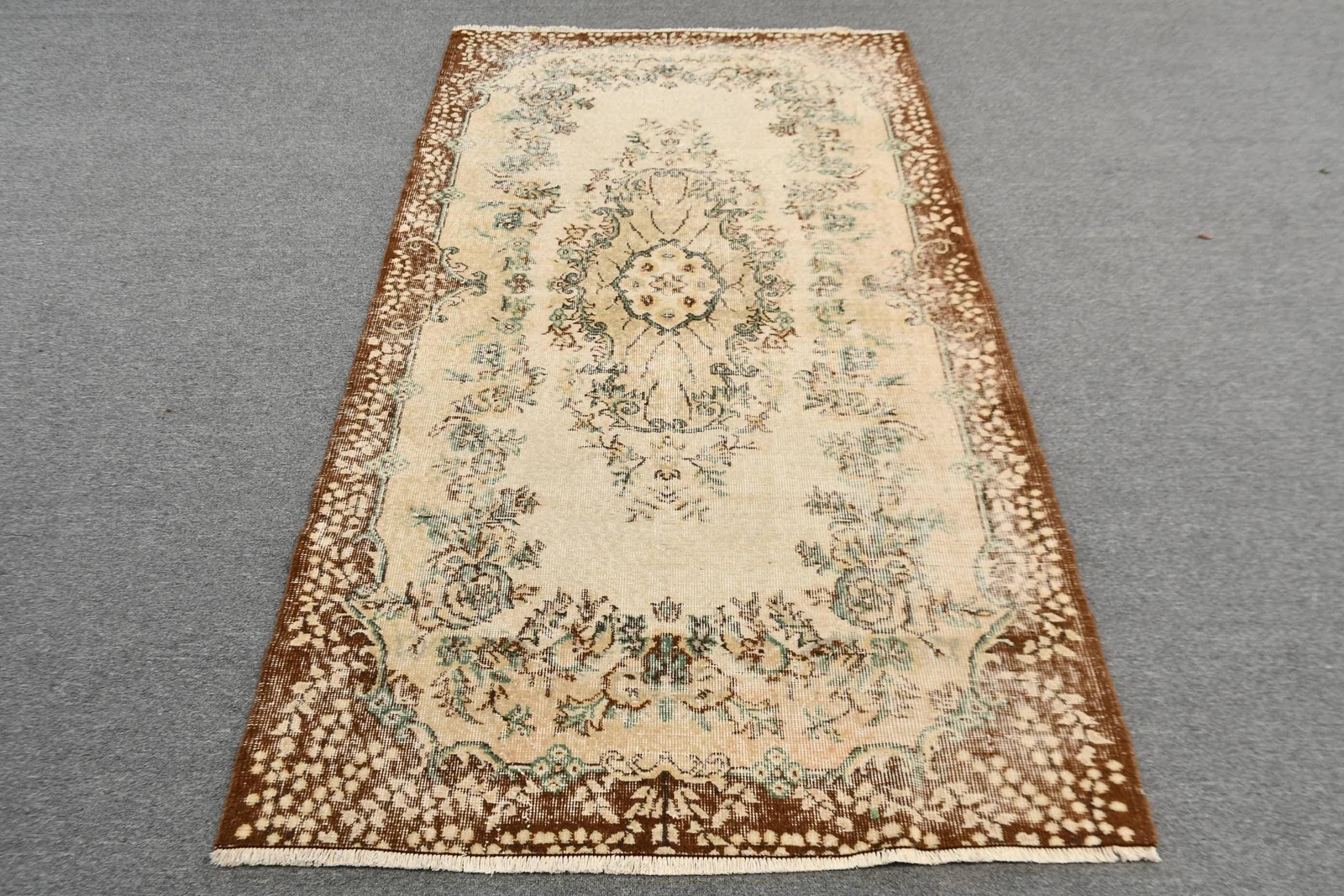 Turkish Vintage Rug 3,8×6,9 ft (117×209 cm), Brown Green Bordered Rug