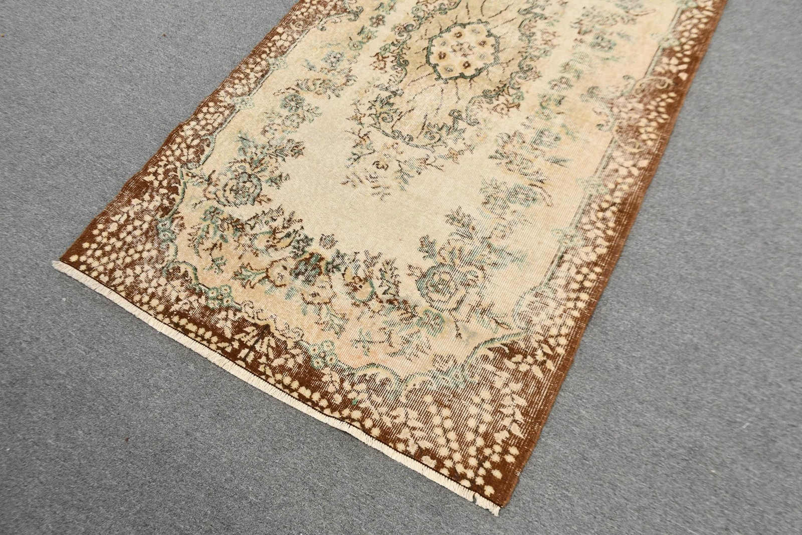 Turkish Vintage Rug 3,8×6,9 ft (117×209 cm), Brown Green Bordered Rug