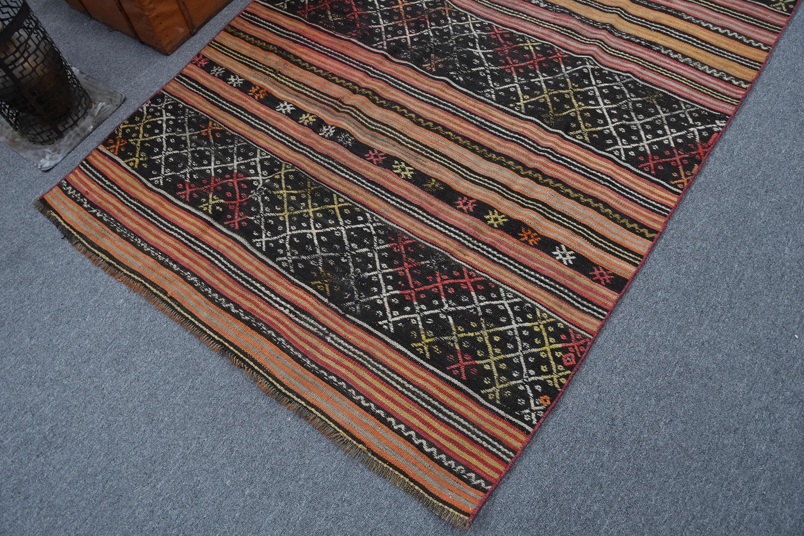 Vintage 4,3×6,1 ft Rug, Area Turkish Rug, Black Red Floral Rug