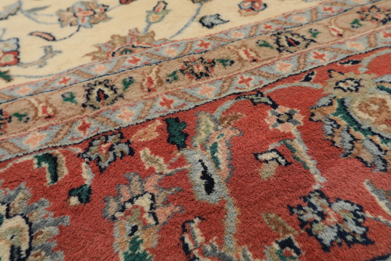 8’8”x12’4” Hand Knotted Wool Ivory Agra Traditional Botanical Plush Pile Rug