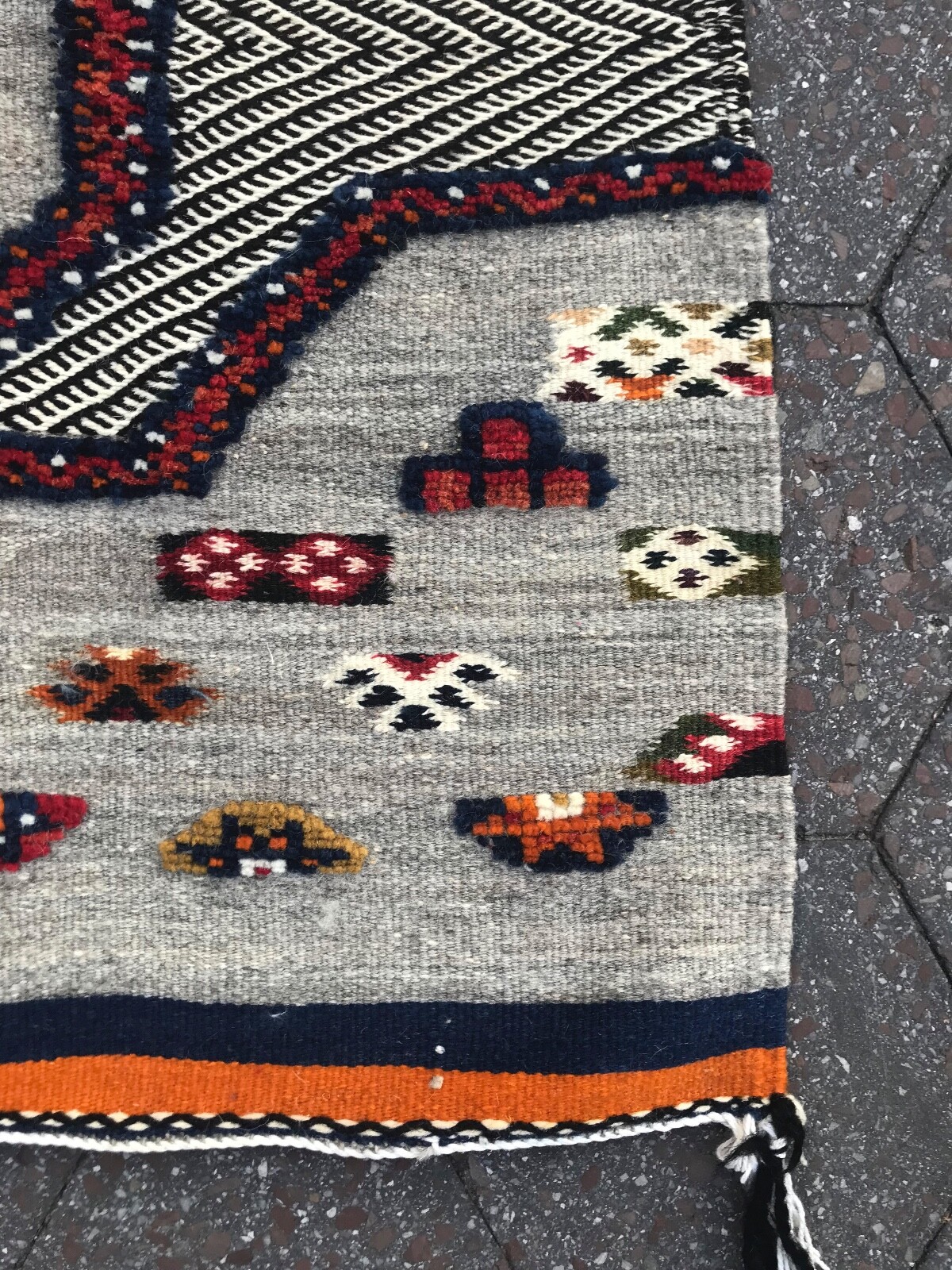 Moroccan Rug Carpet Berber Picasso – Tribal Motif – Modern Design – 7’2″ x 3’10”