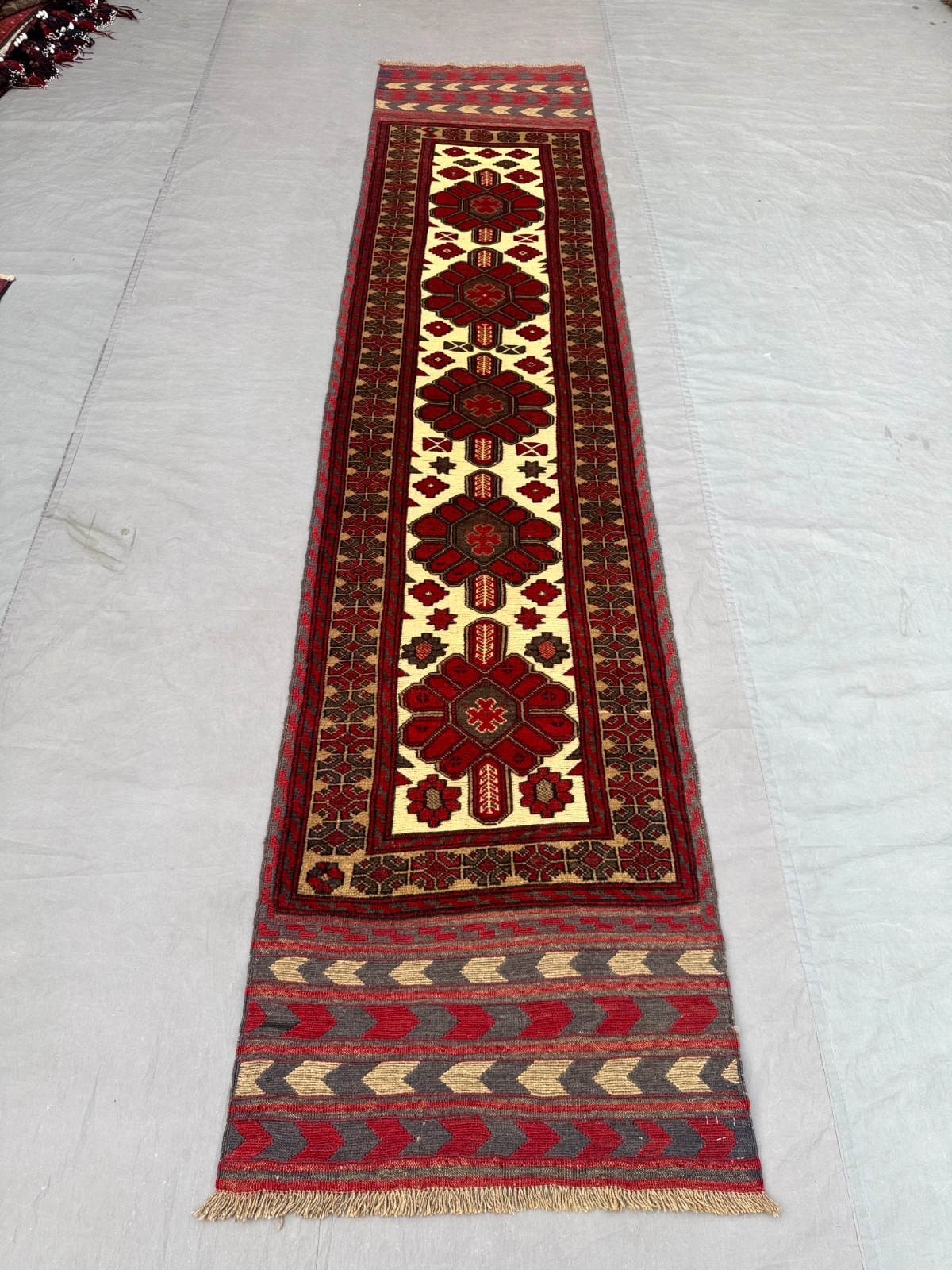 2’6 x 11’4 Ft Classic Baluchi Floral Medallion Runner Rug – Vintage Tribal Wool