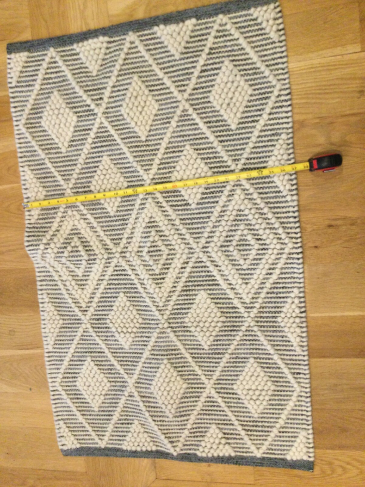 Urban 86 throw rug 27×43″ light gray Amah-3334 unique cotton/wool 3D