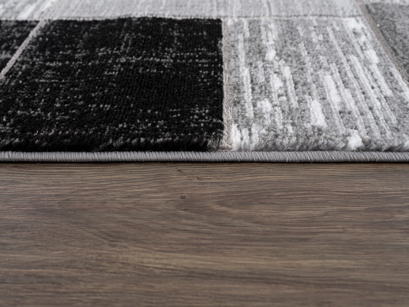 L’Baiet Verena Black Geometric 2 ft. x 3 ft. Scatter Area Rug