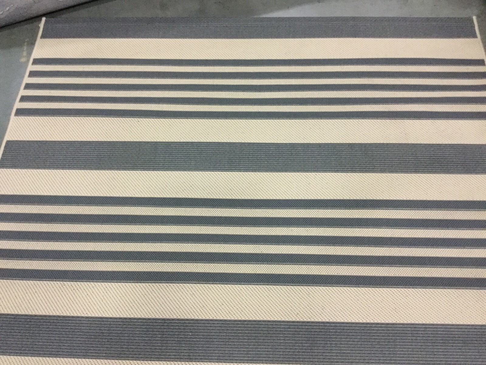 GREY / BONE 5′-3″ X 7′-7″ Flaw in Rug, Reduced Price 1172653980 CY6062-236-5