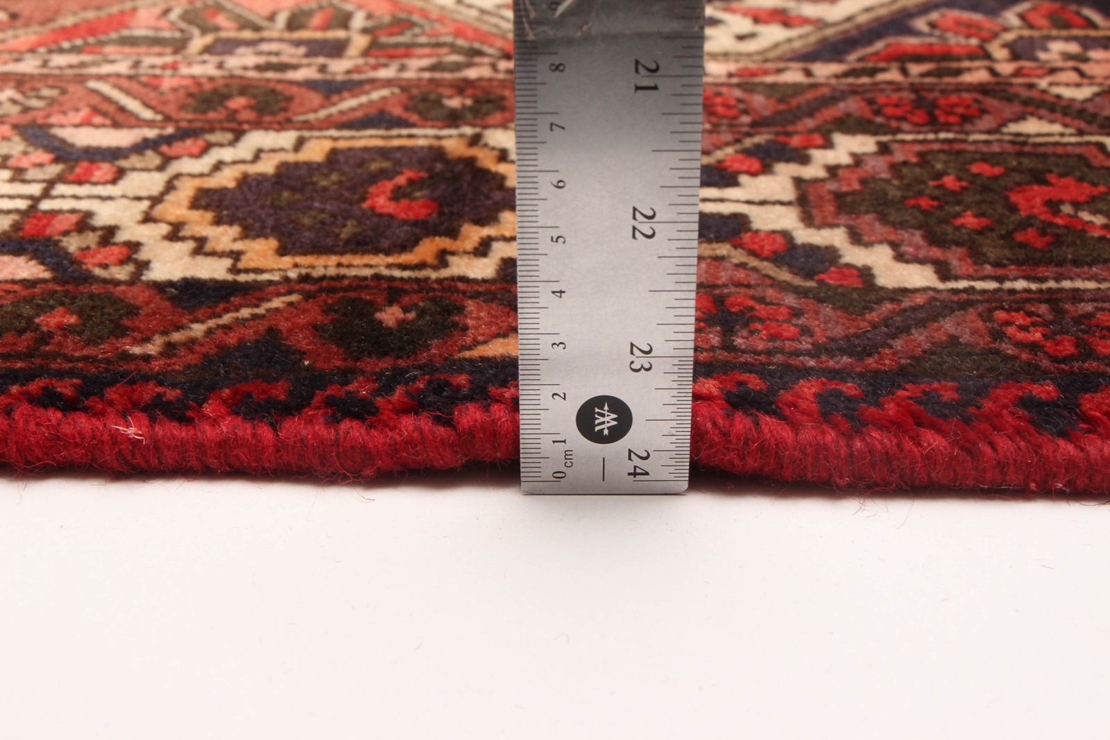 Vintage 6’8″ x 10’1″ Traditional Hand Knotted Vegetable Dye Wool Area Rug