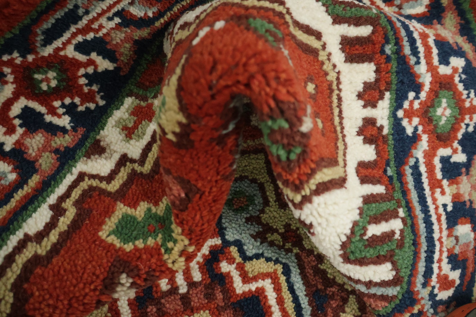 Rustic Red and Navy Carpet Traditional Accent Rug Hand-Knotted Wool