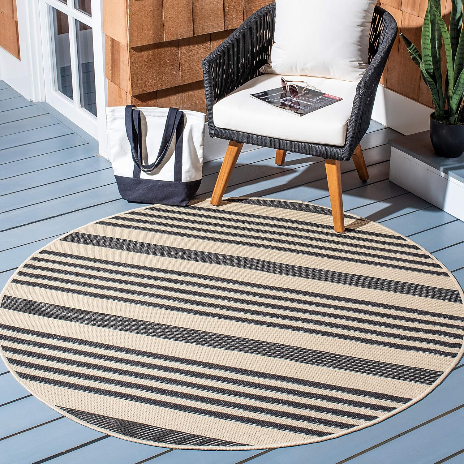Courtyard Collection 7’10” Round Black/Bone Waterproof Indoor/Outdoor Mat
