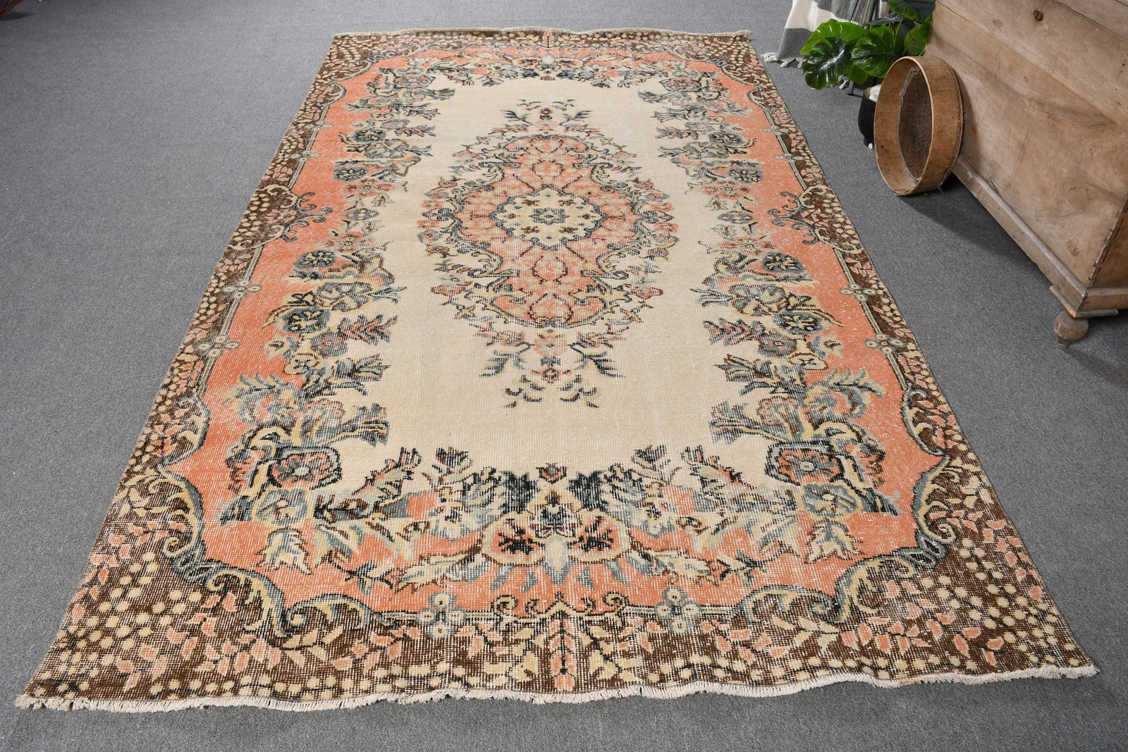 Vintage Rug 5,6×9,6 ft (172×293 cm), Orange Floral Turkish Rug