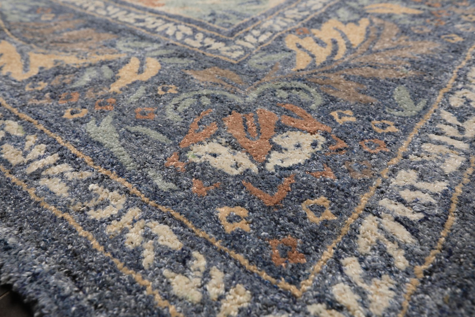LoomBloom William Morris Hungry Birds Multi Size Hand Hooked High-twist Wool Rug