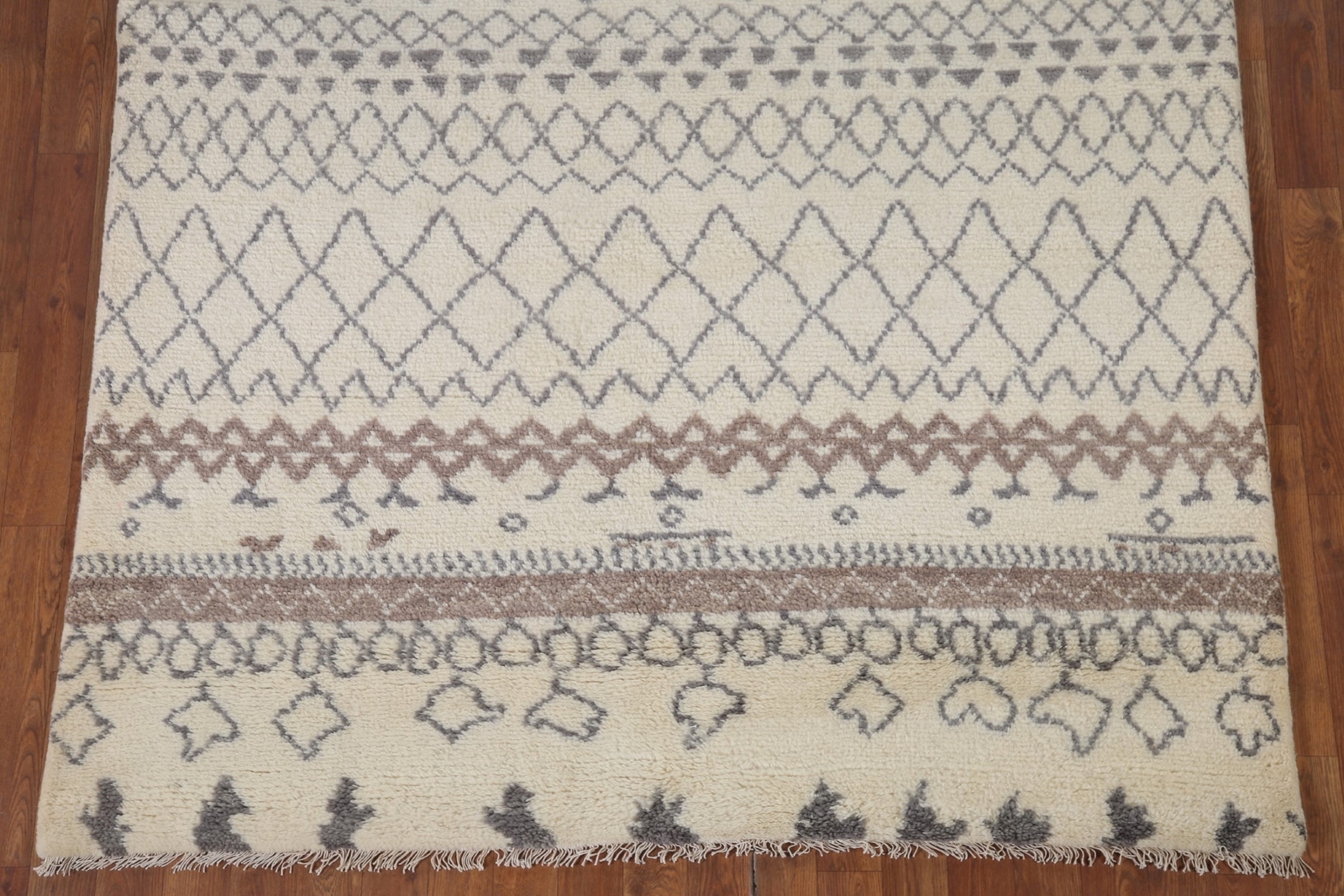 Modern Handmade Luxury Hand-Knotted Moroccan Wool Accent Rugs 5×8 ft