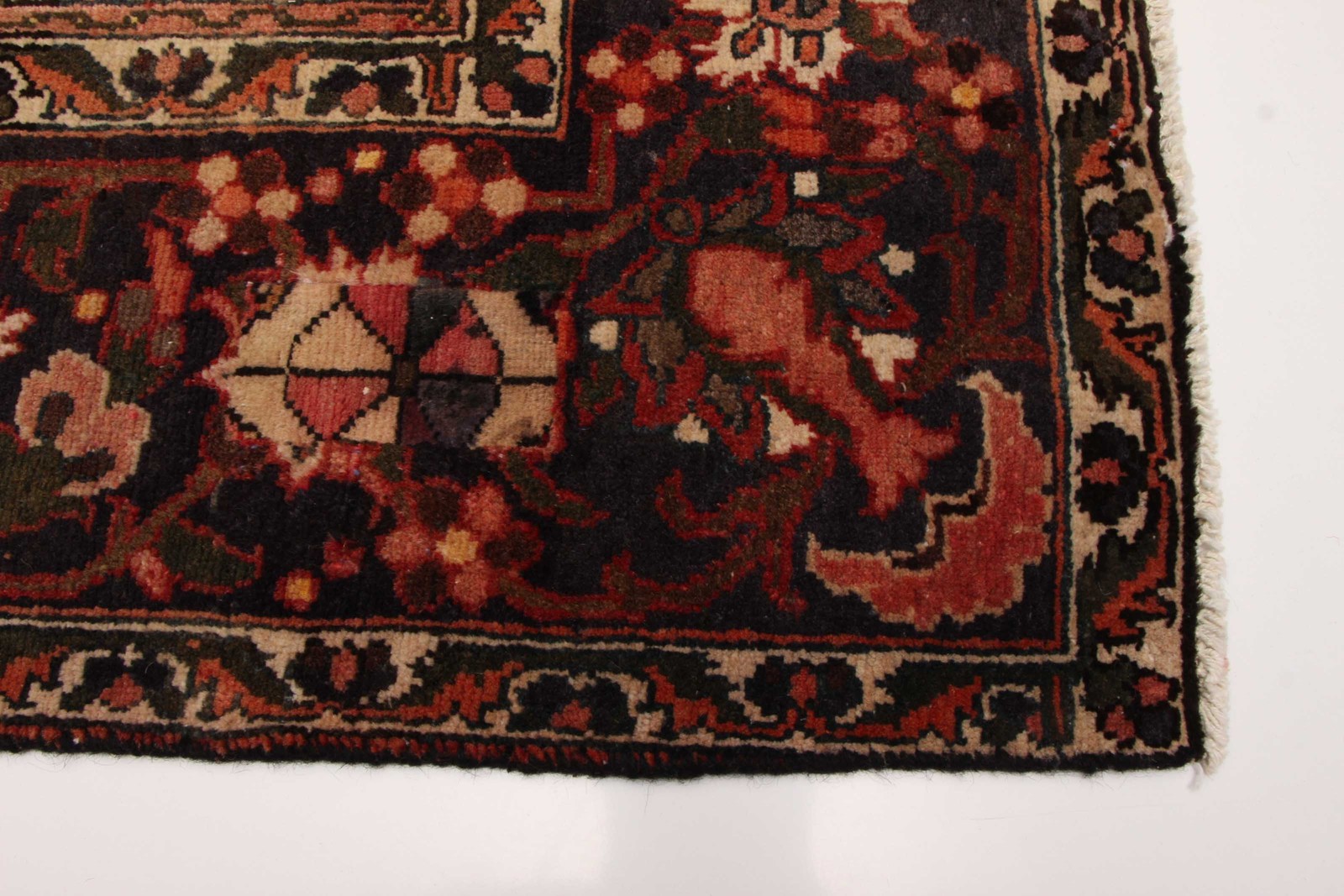 Vintage 6’8″ x 9’11” Traditional Hand Knotted Vegetable Dye Wool Area Rug