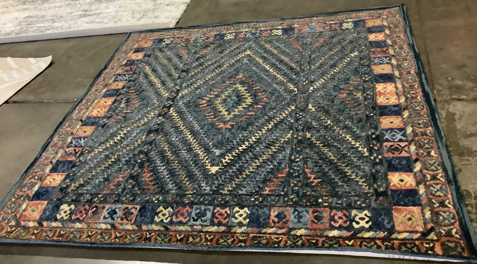 RUST / GREEN 7′-0″ x 7′-0″ Hole in Rug, Reduced Price 1172671271 APN815P-7SQ