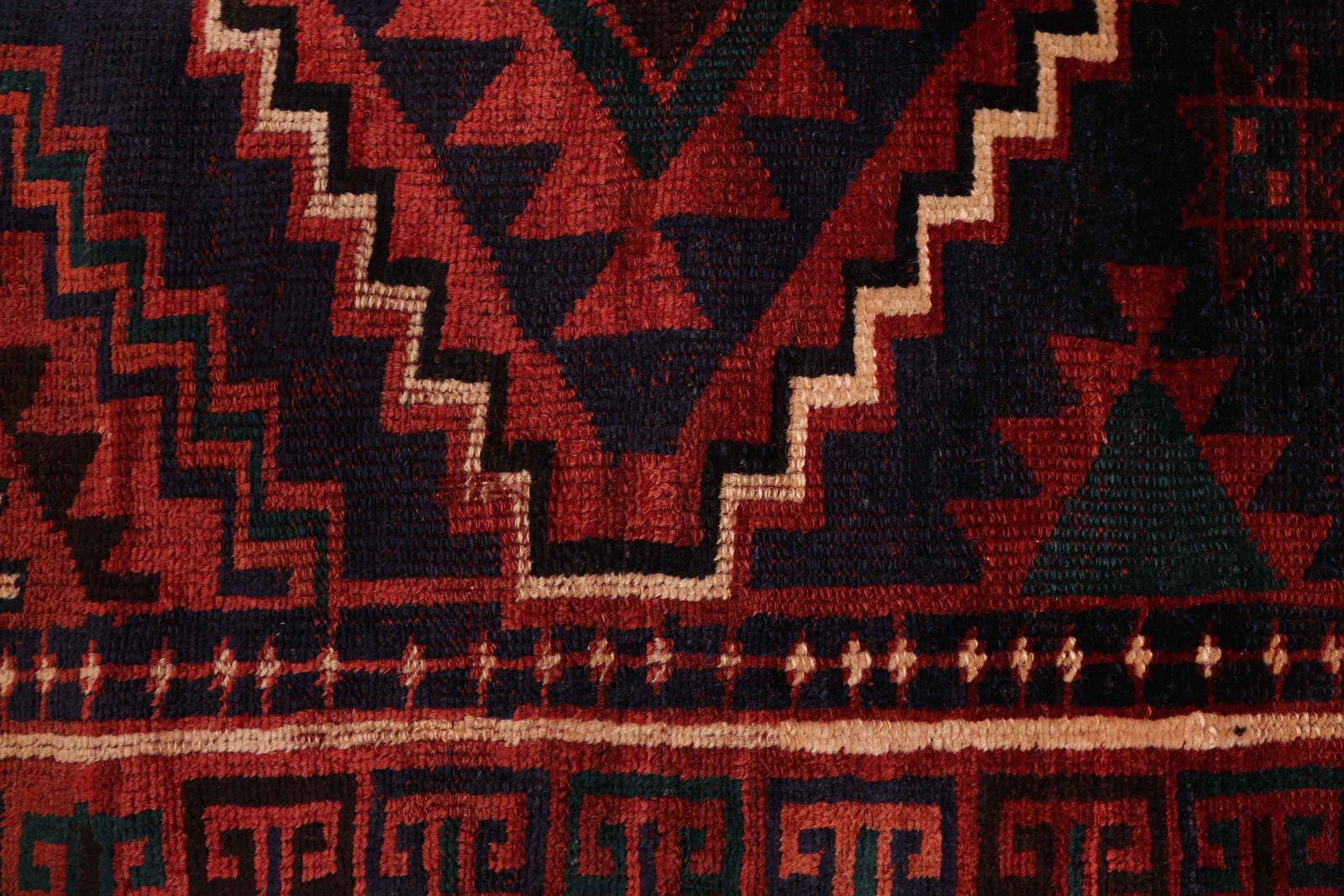 Vintage 5’5″ x 8’4″ Traditional Hand Knotted Vegetable Dye Wool Area Rug
