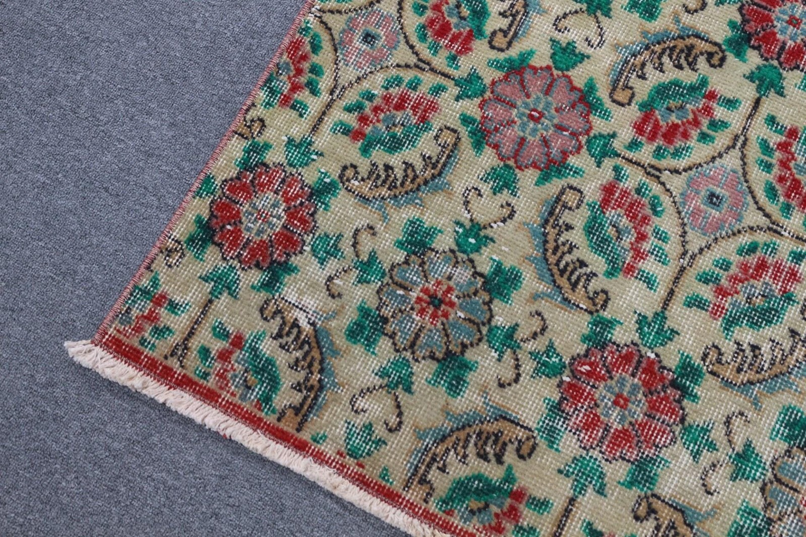 Vintage Large Rug 5,7×9,6 ft, Turkish Red Southwestern Wool Rug
