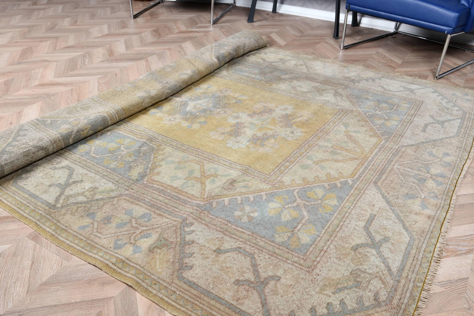 Vintage Large Rug 6,7×9,7 ft (203×295 cm), Turkish Yellow Striped Rug